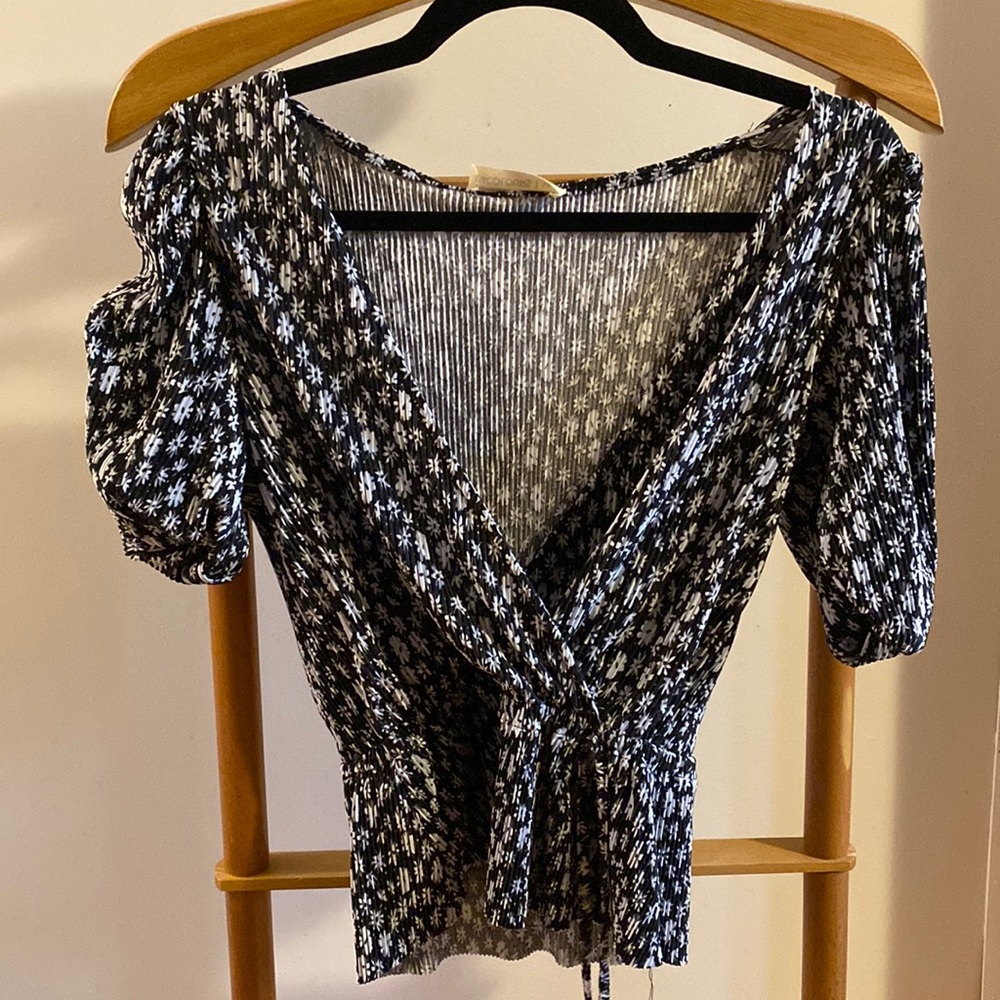 Never worn cute blouse like top from 24 colours.